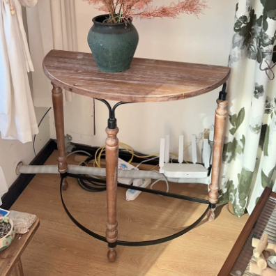 Traditional Round Table
