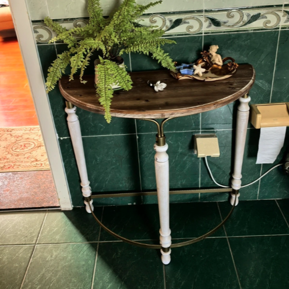 Traditional Round Table
